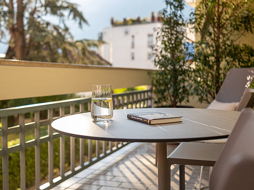 Ampio appartamento per vacanze con balcone e vista su Merano Ampio appartamento per vacanze con balcone e vista su Merano